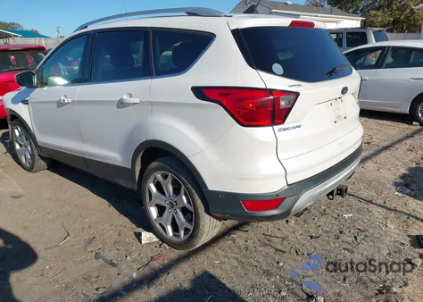 2019 Ford Escape Titanium z USA, uszkodzony, nr VIN 1FMCU9J93KUC49337